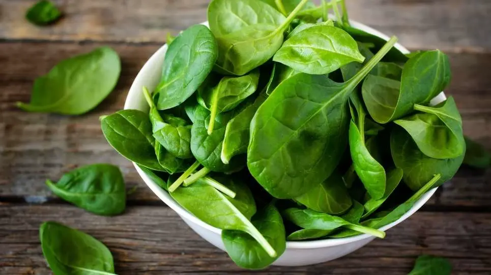 10 beneficios de la espinaca: la verdura que lo tiene todo